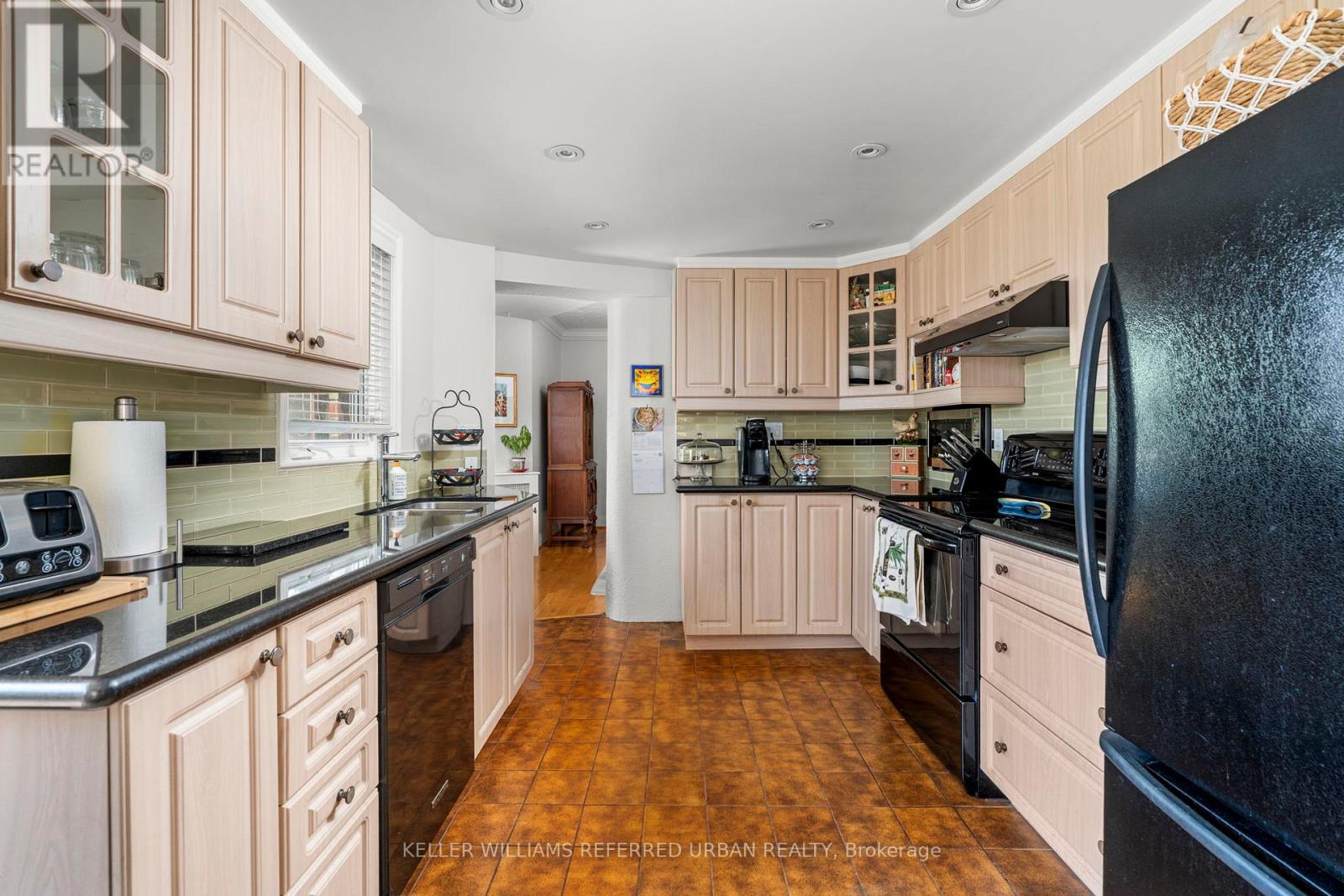 10 LANDOUR AVENUE, Toronto (Keelesdale-Eglinton West), Ontario, M6M4J4 — Photo 11