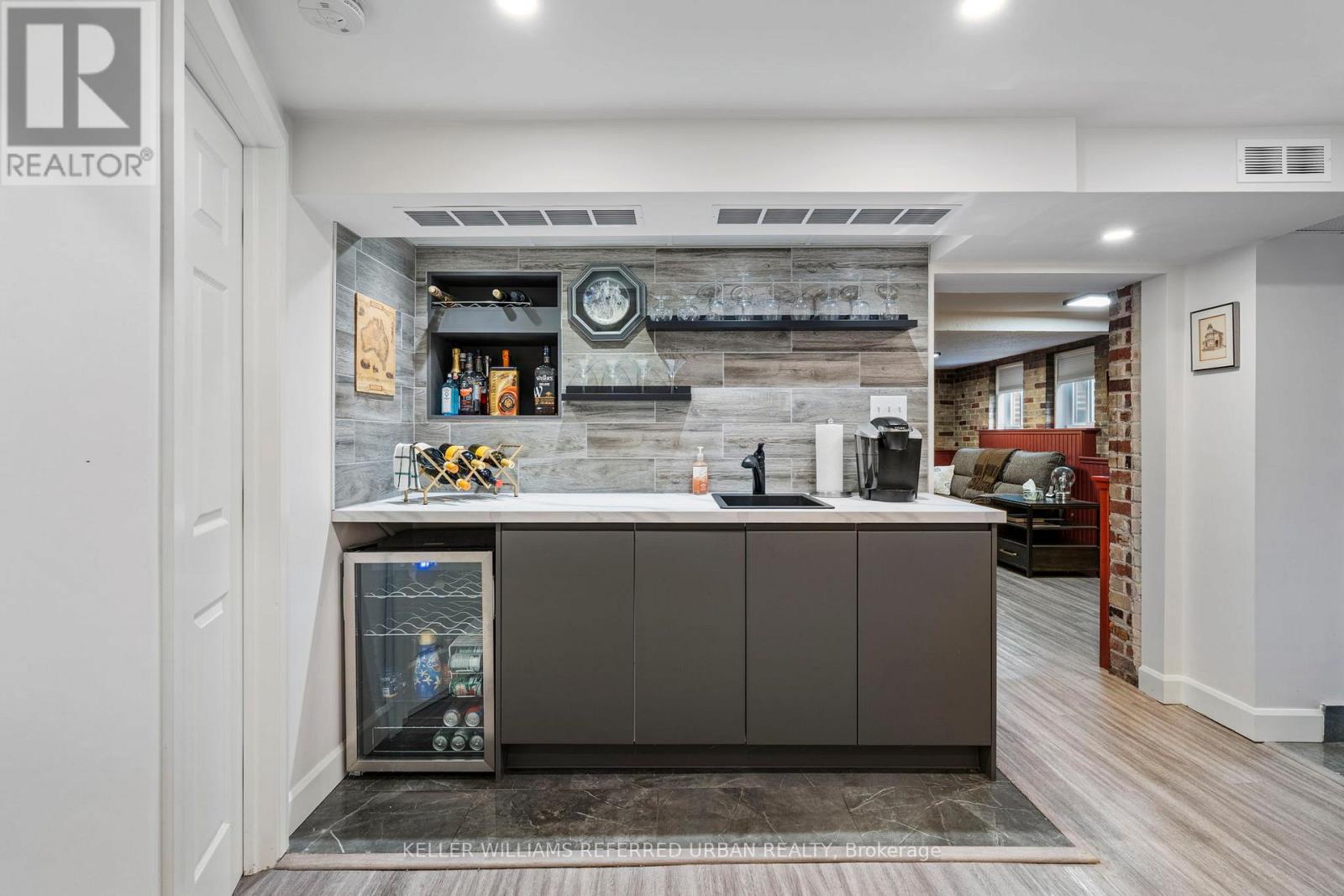 10 LANDOUR AVENUE, Toronto (Keelesdale-Eglinton West), Ontario, M6M4J4 — Photo 12