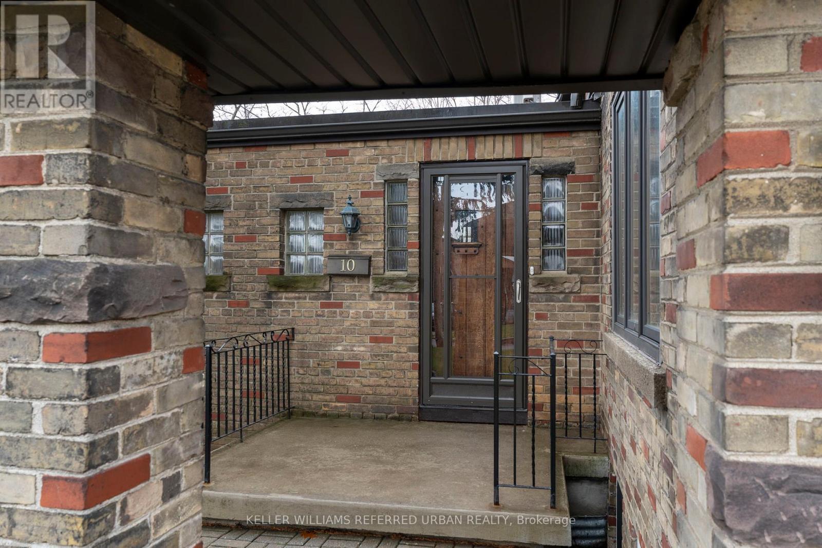 10 LANDOUR AVENUE, Toronto (Keelesdale-Eglinton West), Ontario, M6M4J4 — Photo 2