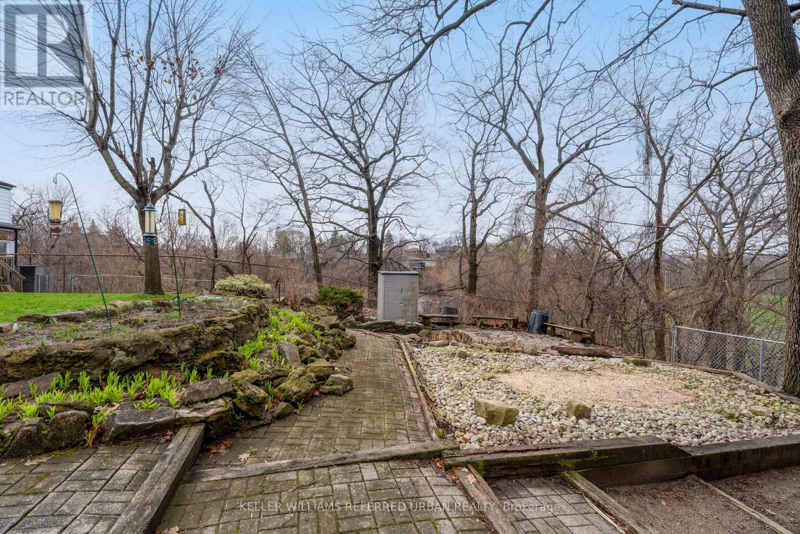 10 LANDOUR AVENUE, Toronto (Keelesdale-Eglinton West), Ontario, M6M4J4 — Photo 22