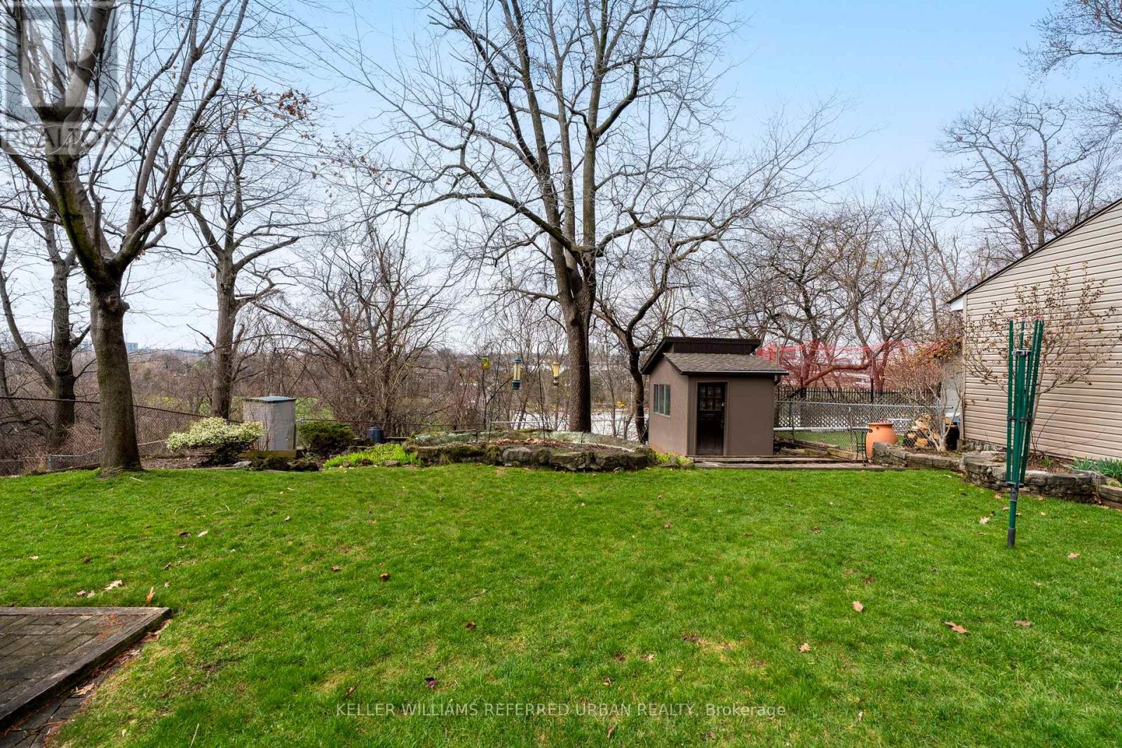 10 LANDOUR AVENUE, Toronto (Keelesdale-Eglinton West), Ontario, M6M4J4 — Photo 24