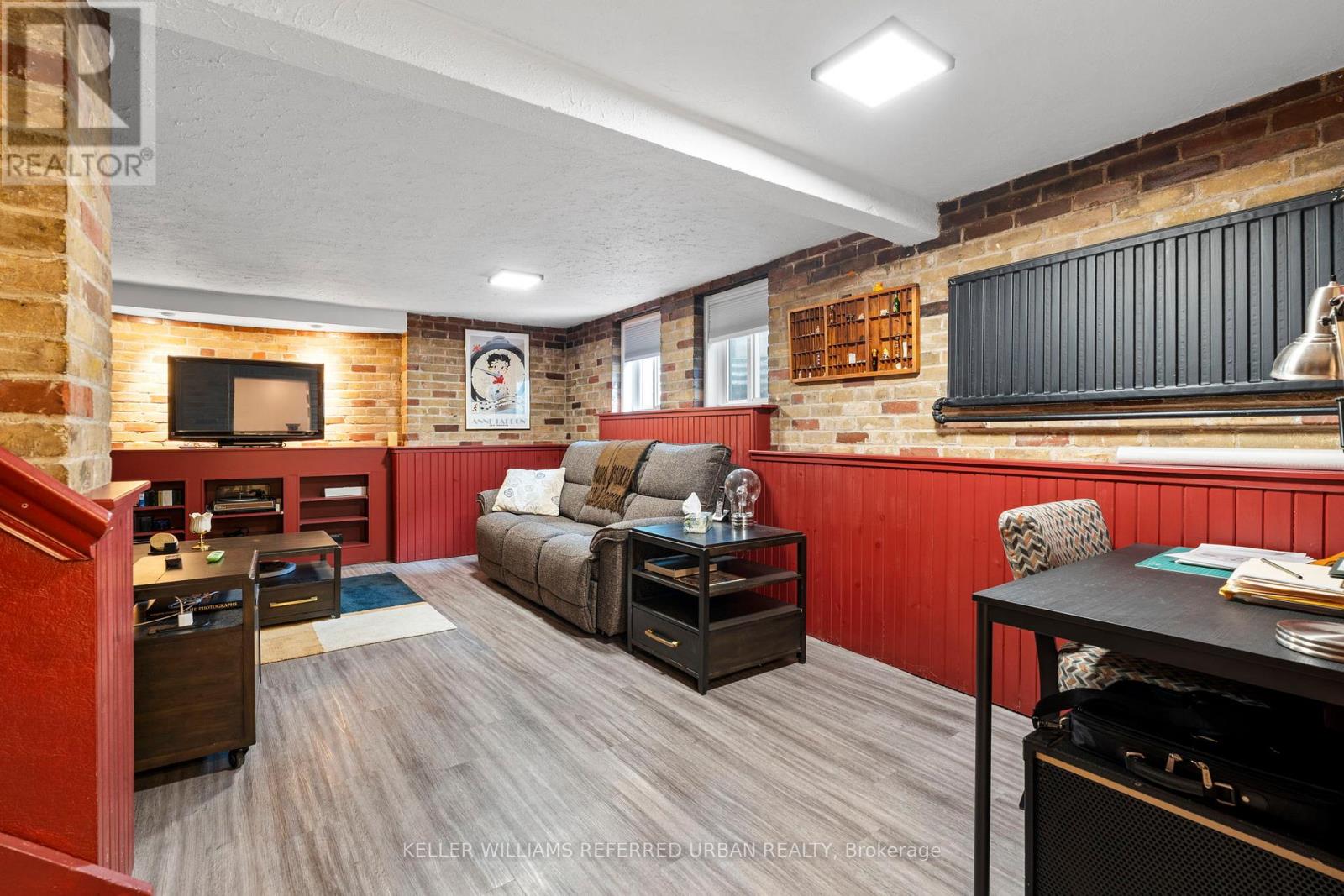 10 LANDOUR AVENUE, Toronto (Keelesdale-Eglinton West), Ontario, M6M4J4 — Photo 5