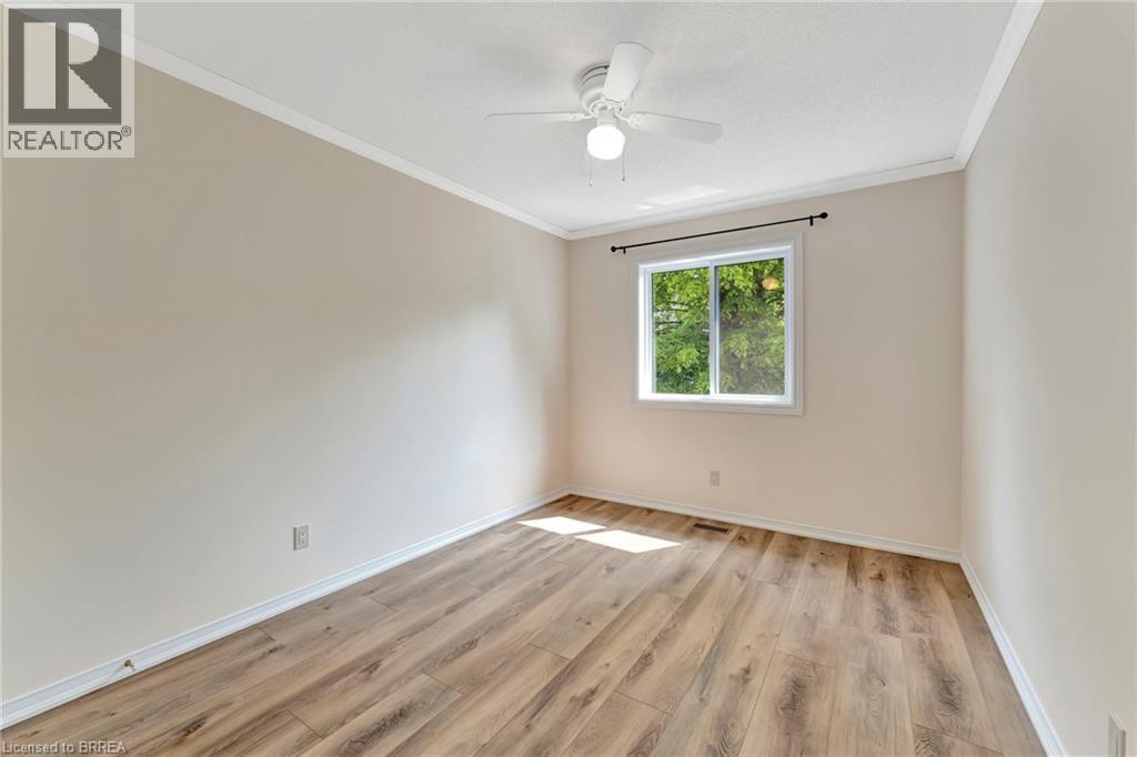 31 MOSS Boulevard Unit# 26, Dundas, Ontario, L9H7A6 — Photo 2