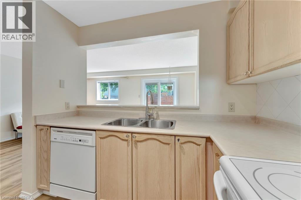 31 MOSS Boulevard Unit# 26, Dundas, Ontario, L9H7A6 — Photo 6