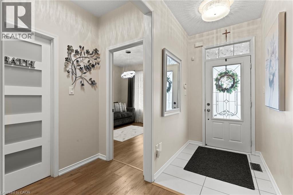 8424 MULBERRY Drive, Niagara Falls, Ontario, L2H0K4 — Photo 3