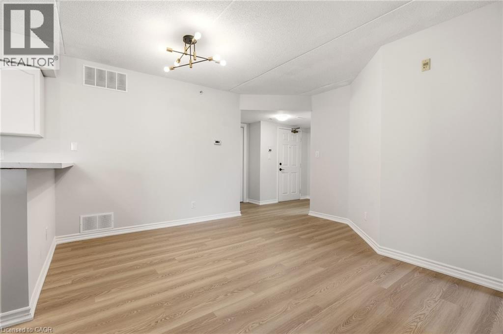 1820 WALKERS Line Unit# 213, Burlington, Ontario, L7M4V4 — Photo 14