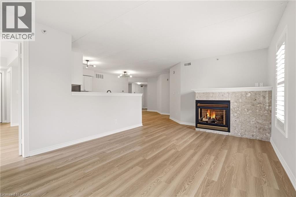 1820 WALKERS Line Unit# 213, Burlington, Ontario, L7M4V4 — Photo 2