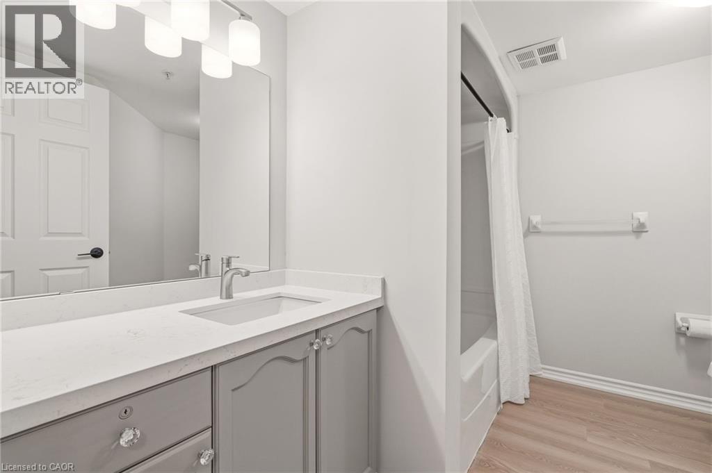 1820 WALKERS Line Unit# 213, Burlington, Ontario, L7M4V4 — Photo 4