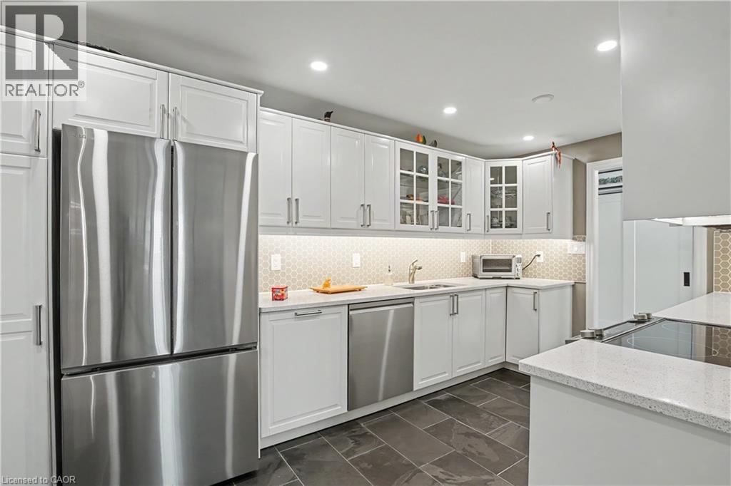 2121 LAKESHORE Road Unit# 405, Burlington, Ontario, L7R1C9 — Photo 2