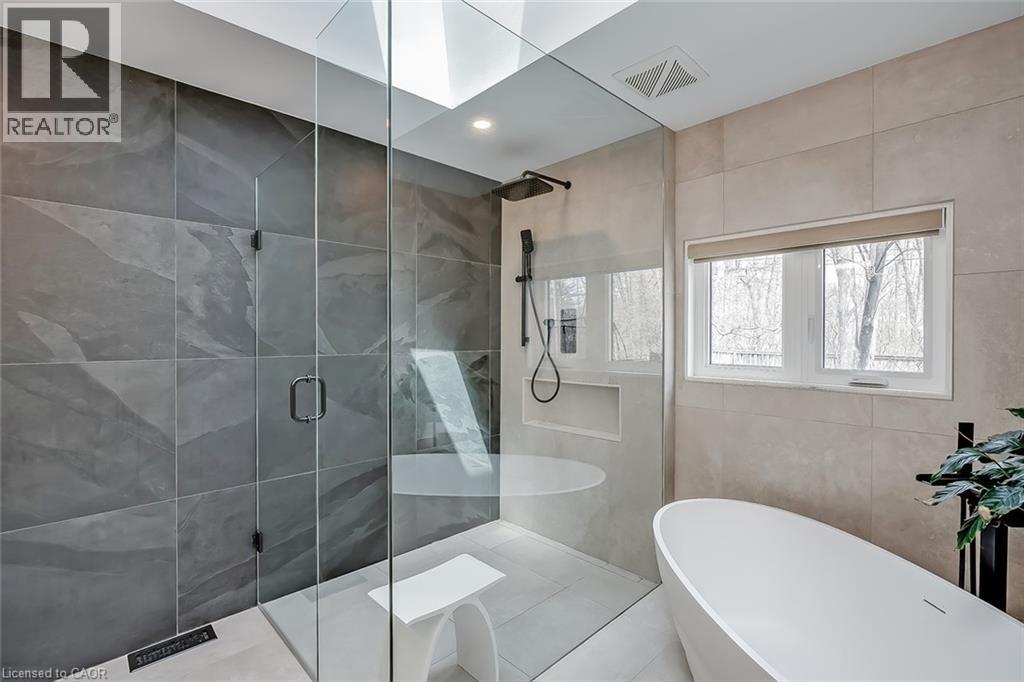 327 GOODRAM Drive, Burlington, Ontario, L7L2J9 — Photo 2