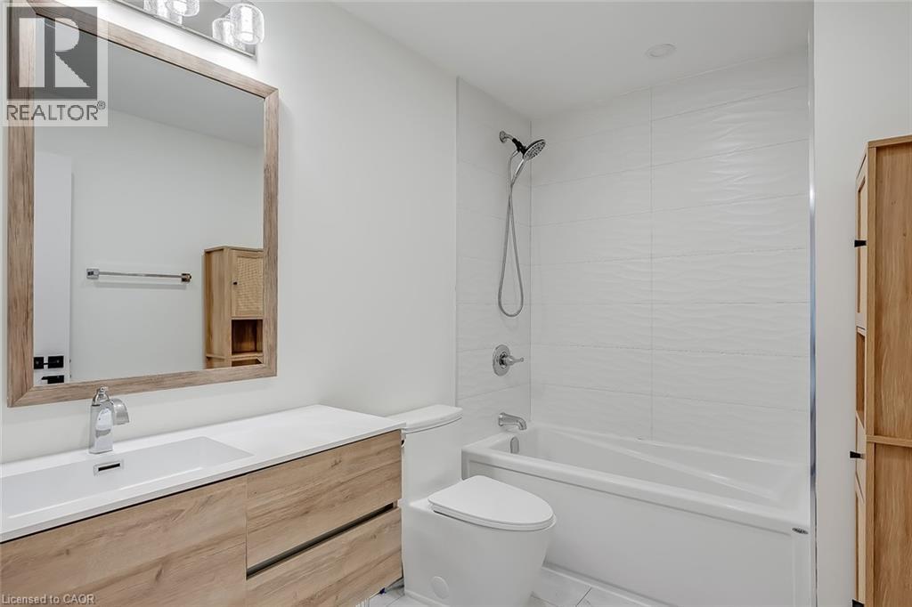 327 GOODRAM Drive, Burlington, Ontario, L7L2J9 — Photo 39