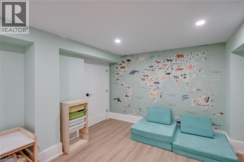 327 GOODRAM Drive, Burlington, Ontario, L7L2J9 — Photo 47