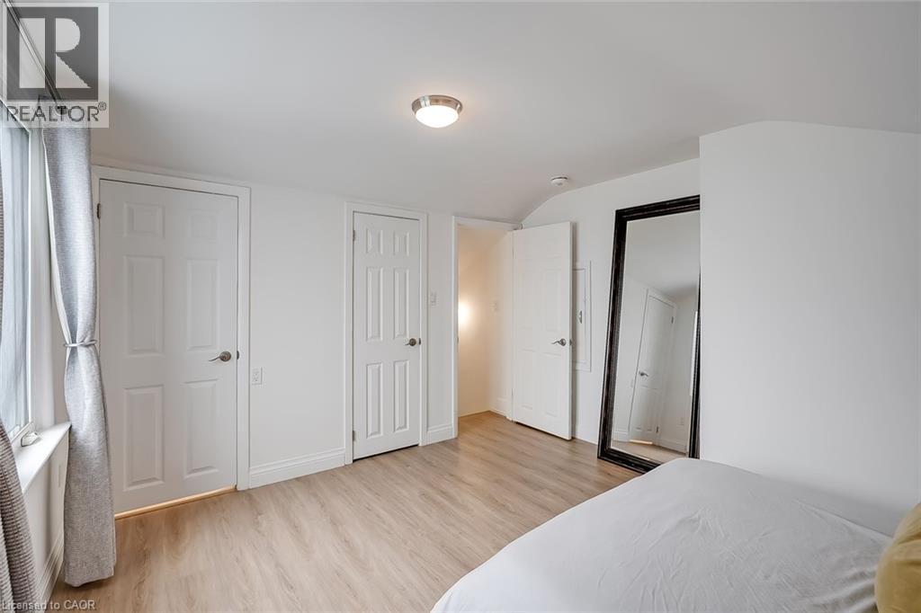 327 GOODRAM Drive, Burlington, Ontario, L7L2J9 — Photo 6