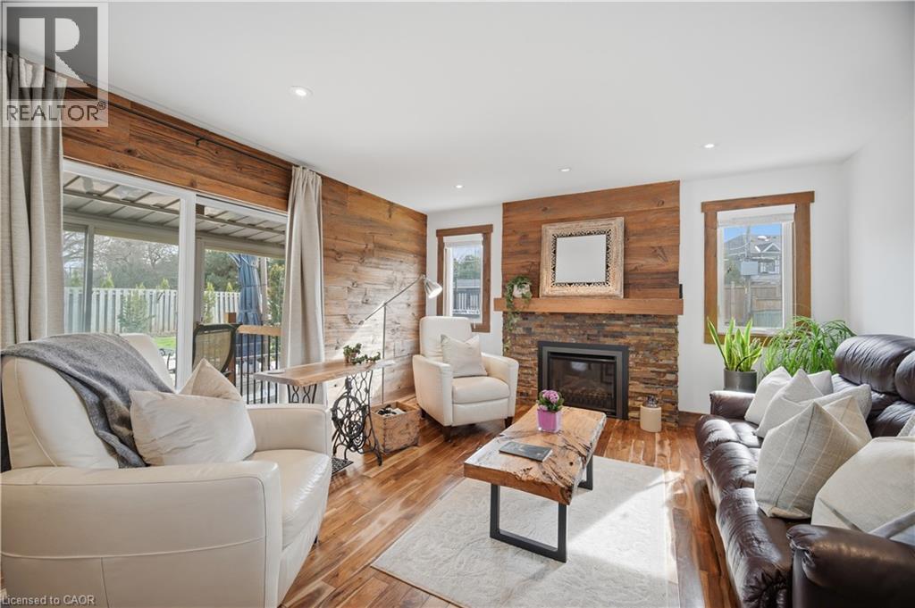 188 WHITE PINES Drive, Burlington, Ontario, L7L4E4 — Photo 12