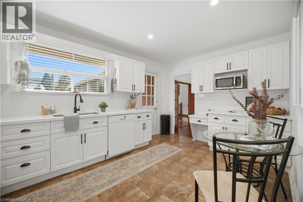 188 WHITE PINES Drive, Burlington, Ontario, L7L4E4 — Photo 18