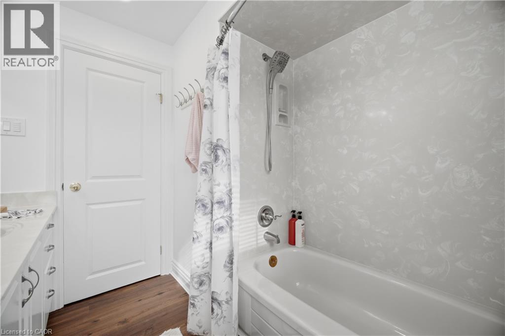 188 WHITE PINES Drive, Burlington, Ontario, L7L4E4 — Photo 32