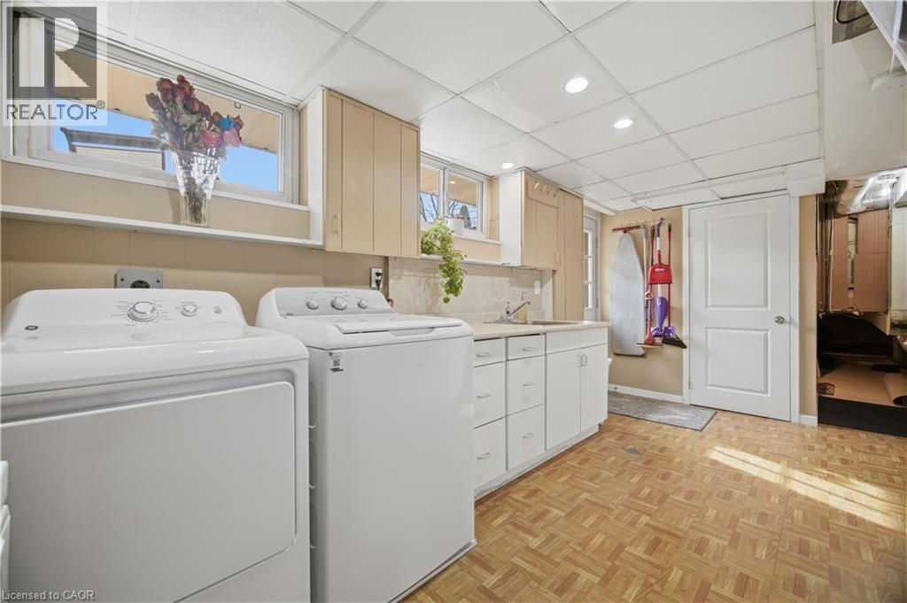 188 WHITE PINES Drive, Burlington, Ontario, L7L4E4 — Photo 38