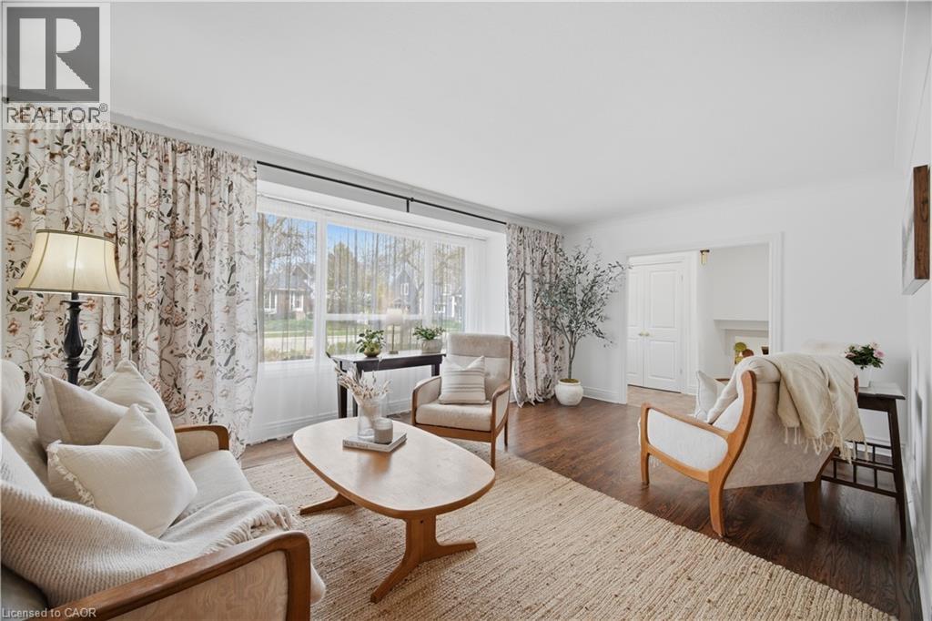 188 WHITE PINES Drive, Burlington, Ontario, L7L4E4 — Photo 5