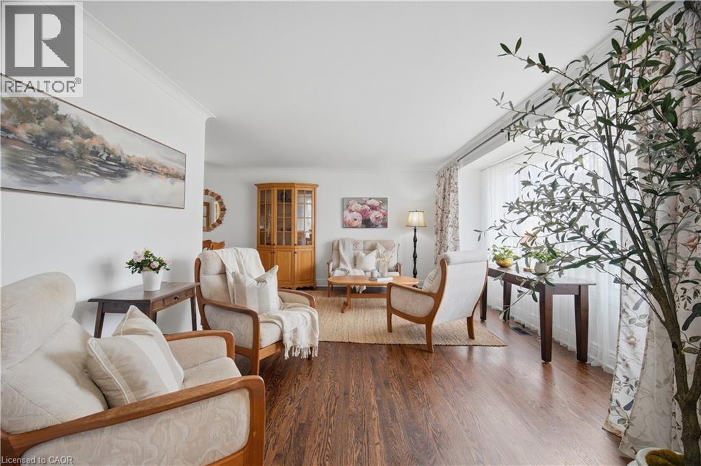 188 WHITE PINES Drive, Burlington, Ontario, L7L4E4 — Photo 6