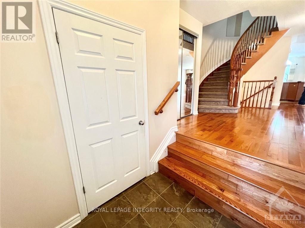 102 BRADY AVENUE, Ottawa, Ontario, K2K0B1 — Photo 2
