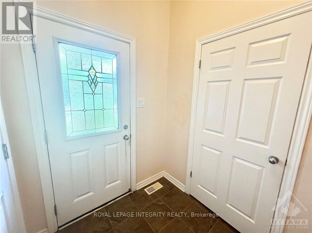 102 BRADY AVENUE, Ottawa, Ontario, K2K0B1 — Photo 3