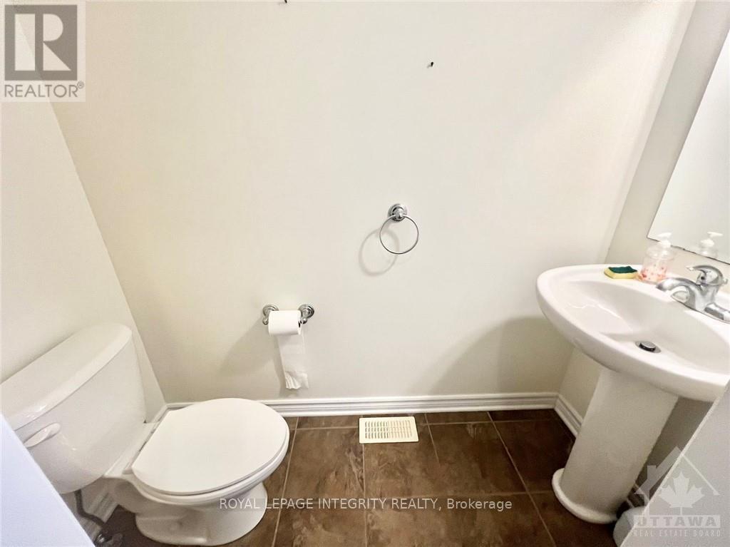 102 BRADY AVENUE, Ottawa, Ontario, K2K0B1 — Photo 4