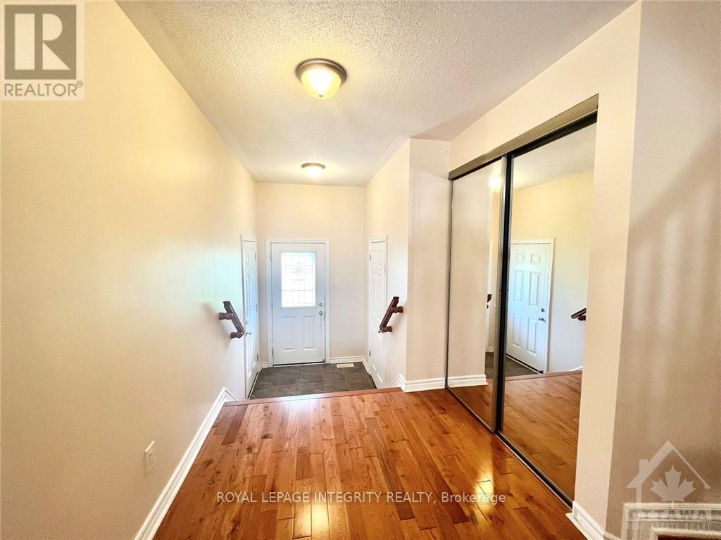 102 BRADY AVENUE, Ottawa, Ontario, K2K0B1 — Photo 6