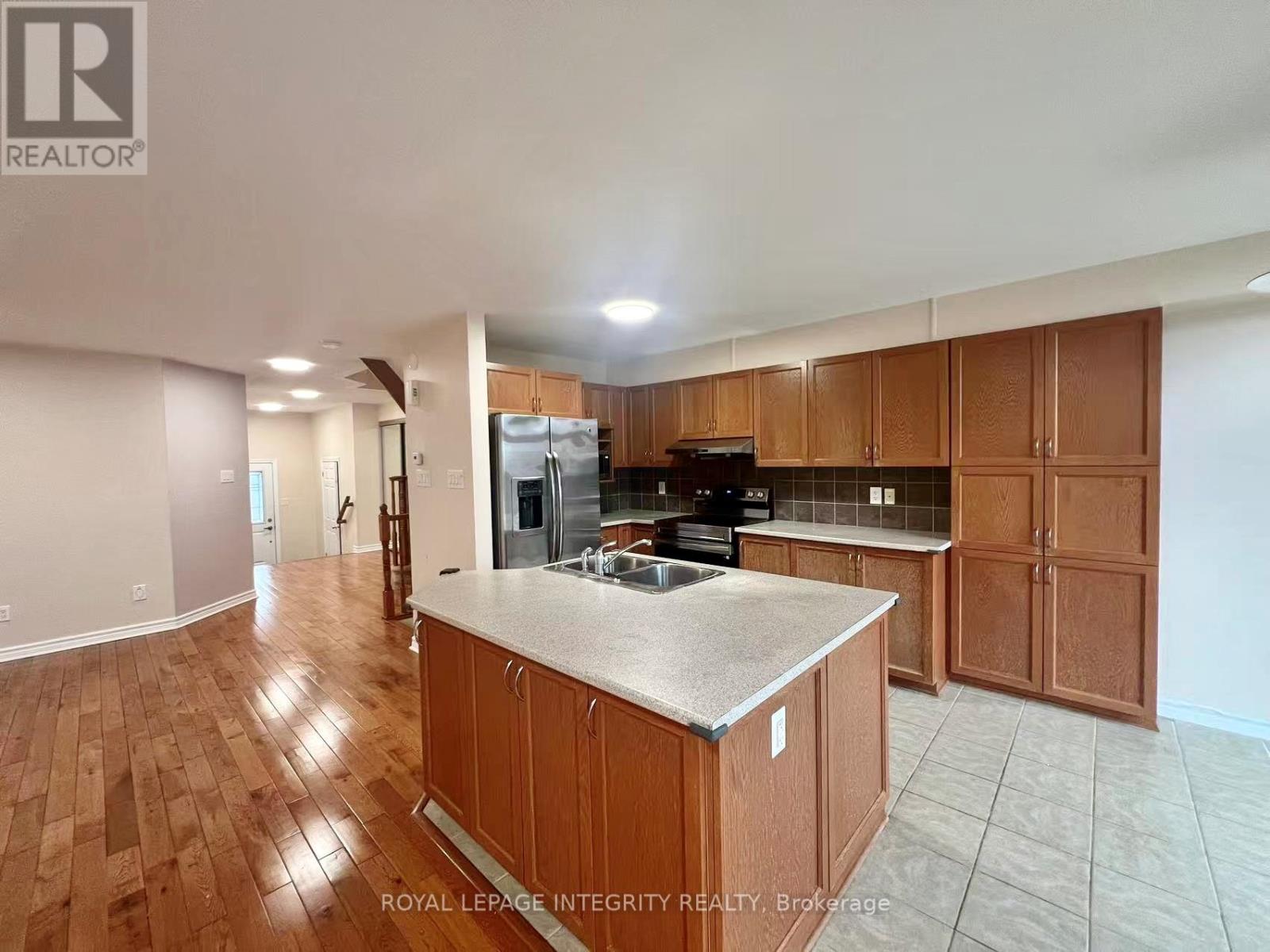 102 BRADY AVENUE, Ottawa, Ontario, K2K0B1 — Photo 8