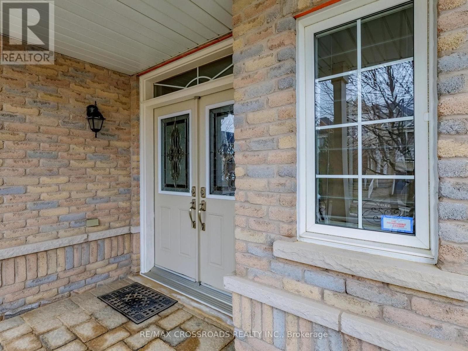 39 PANTANO DRIVE, Vaughan (Patterson), Ontario, L4J0A9 — Photo 2