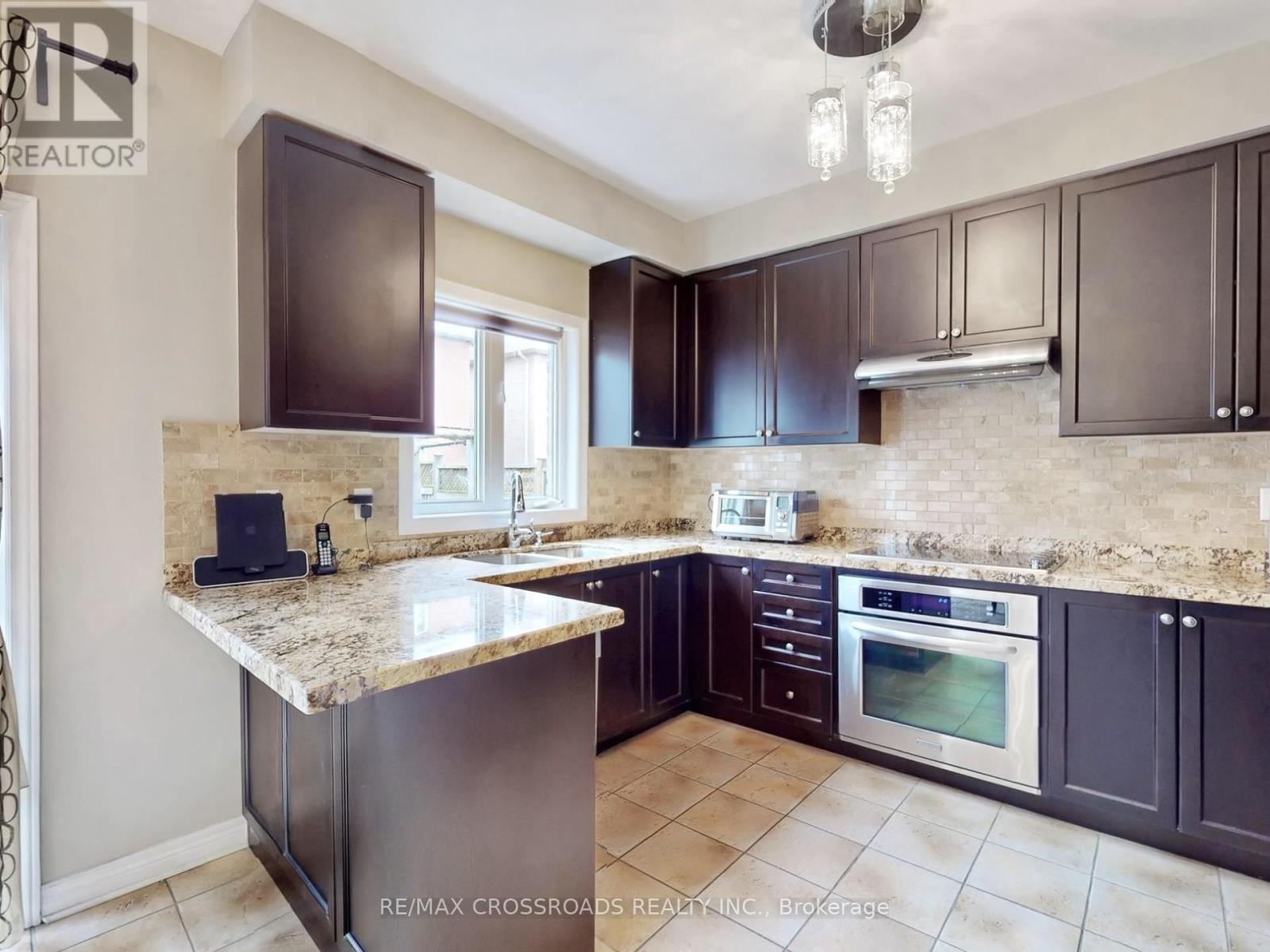39 PANTANO DRIVE, Vaughan (Patterson), Ontario, L4J0A9 — Photo 5