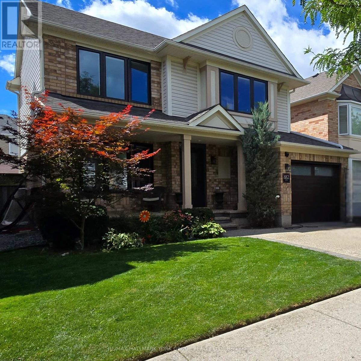 882 MCDUFFE CRESCENT, Milton (BE Beaty), Ontario, L9T6M7 — Photo 2