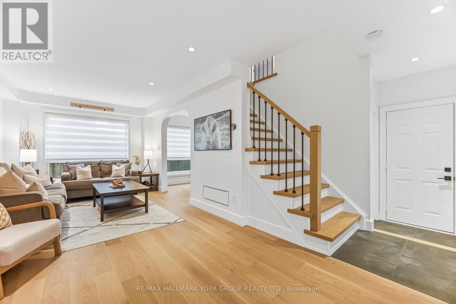 882 MCDUFFE CRESCENT, Milton (BE Beaty), Ontario, L9T6M7 — Photo 5