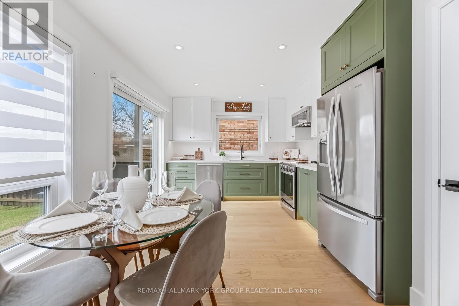 882 MCDUFFE CRESCENT, Milton (BE Beaty), Ontario, L9T6M7 — Photo 7