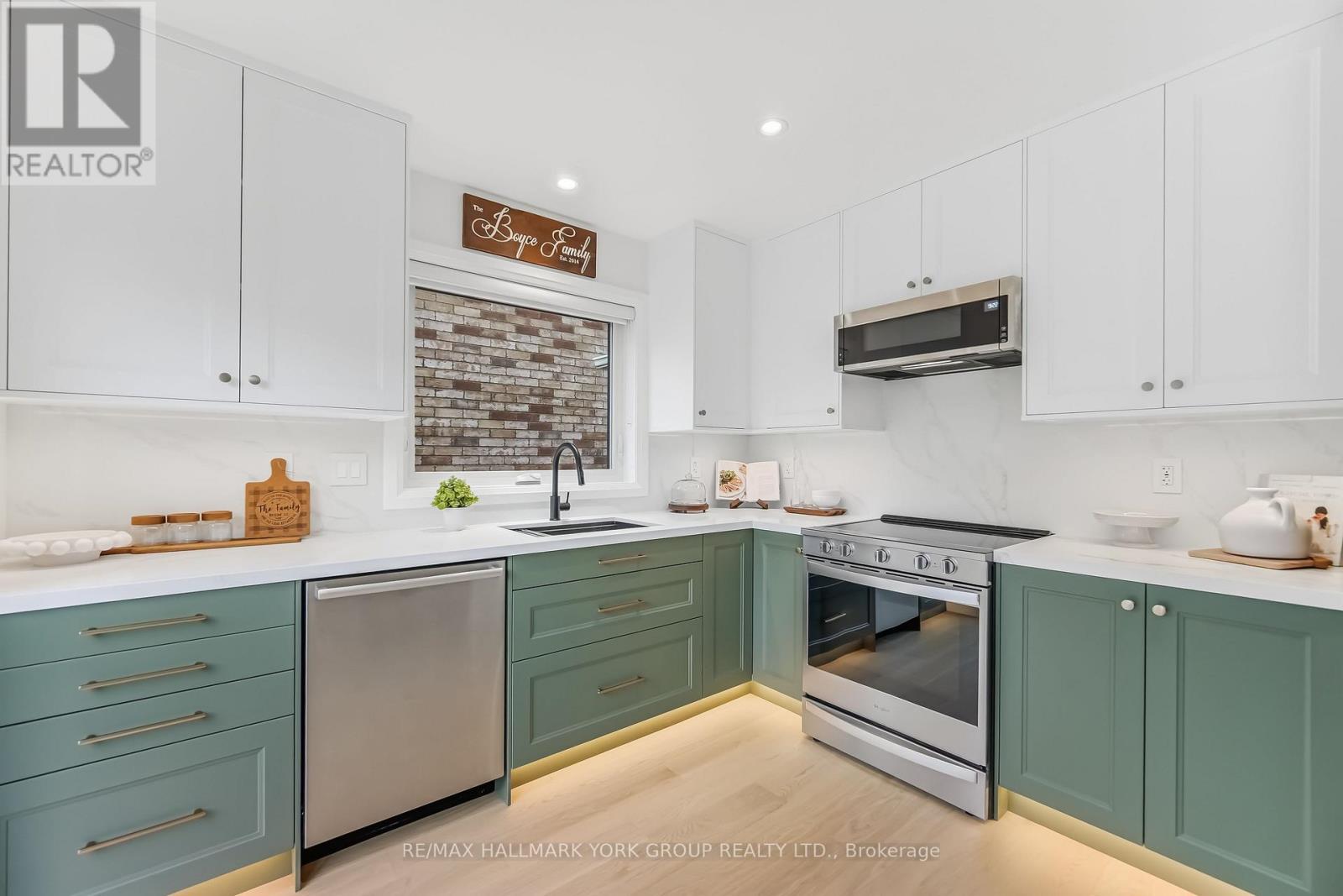 882 MCDUFFE CRESCENT, Milton (BE Beaty), Ontario, L9T6M7 — Photo 8