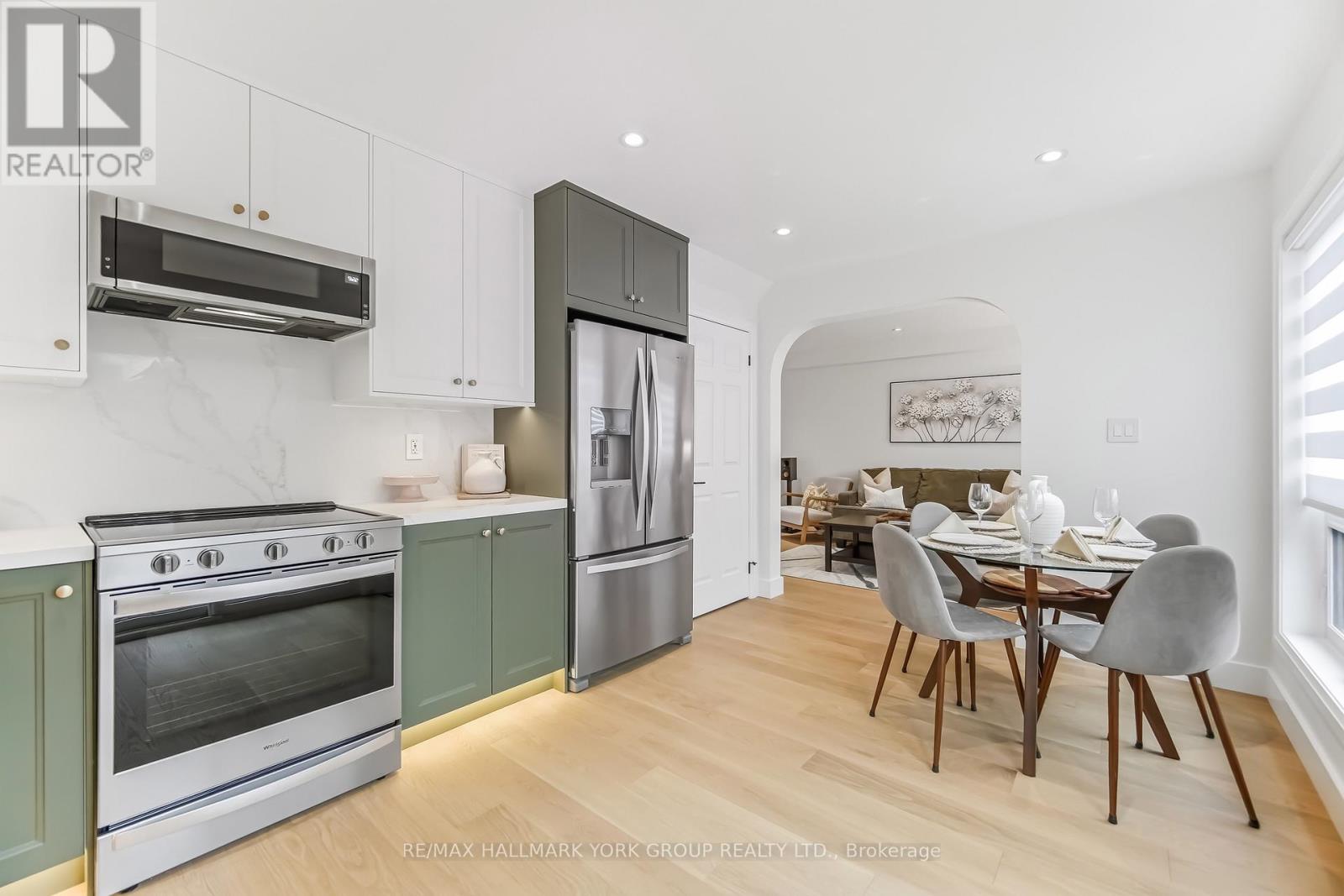 882 MCDUFFE CRESCENT, Milton (BE Beaty), Ontario, L9T6M7 — Photo 9