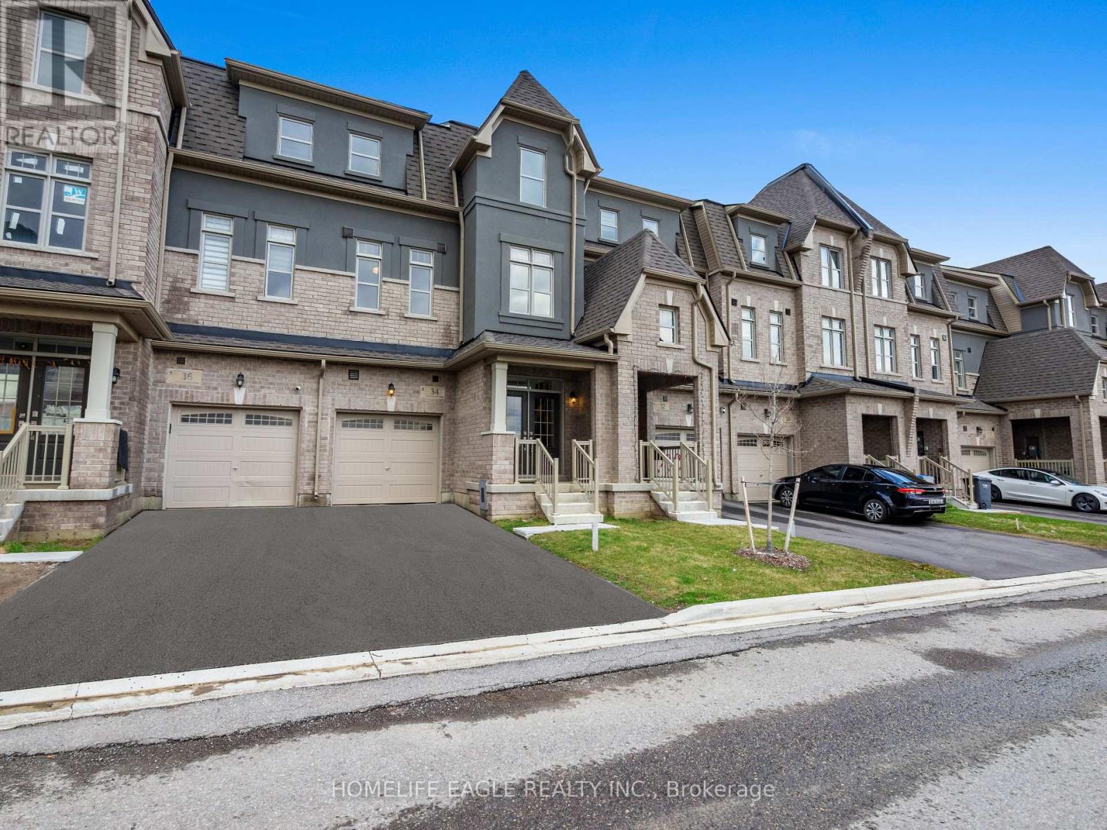34 FOXSPARROW ROAD, Brampton (Sandringham-Wellington North), Ontario, L6R4E1 — Photo 2