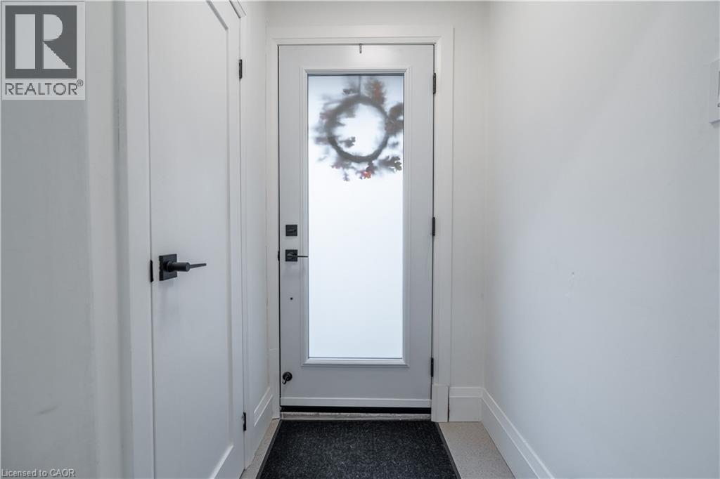 7 GLENMORRIS Drive, Hamilton, Ontario, L9H1S5 — Photo 4