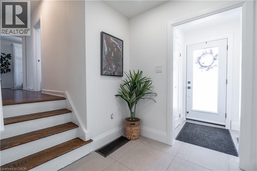 7 GLENMORRIS Drive, Hamilton, Ontario, L9H1S5 — Photo 5