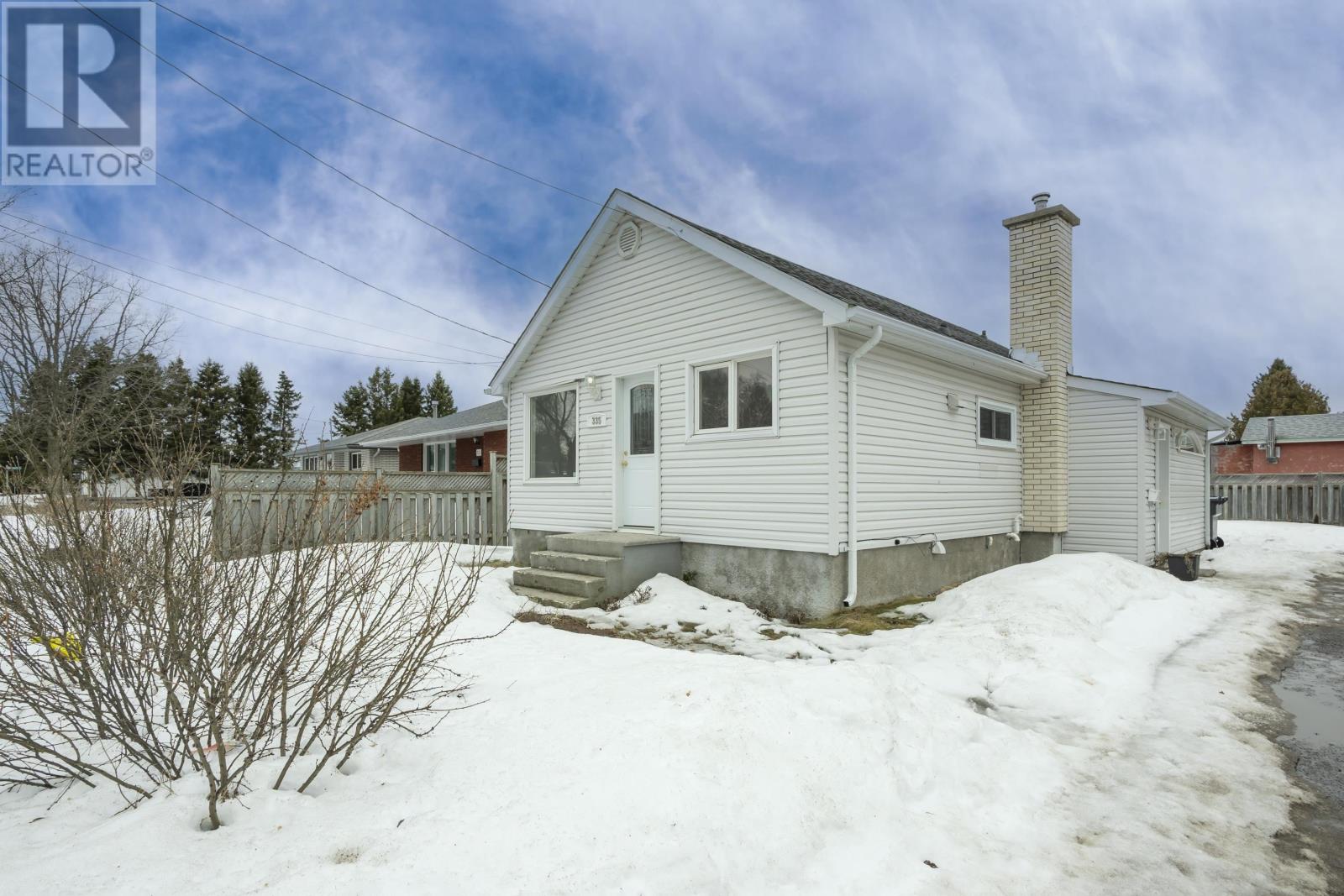 335 Toledo St., Thunder Bay, Ontario, P7A2S1 — Photo 2