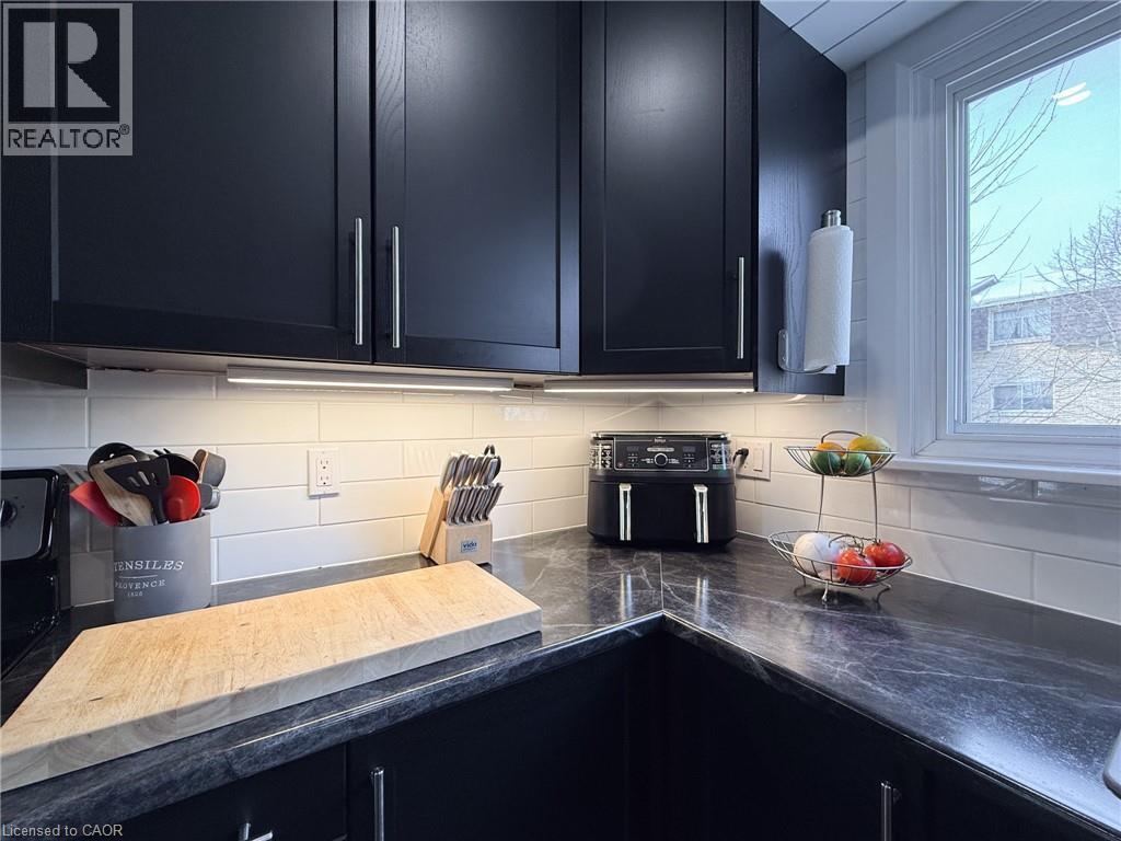 17 MELANIE Crescent Unit# 17, Waterdown, Ontario, L0R2H0 — Photo 16