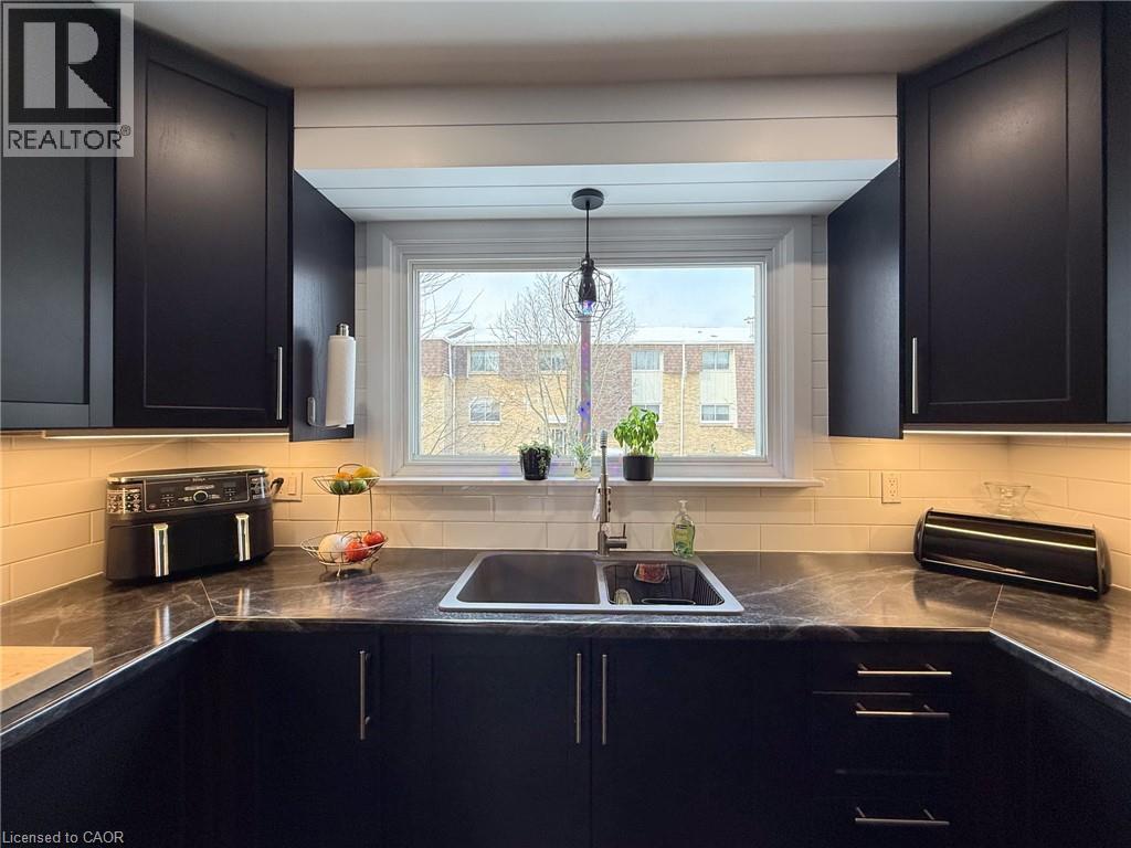 17 MELANIE Crescent Unit# 17, Waterdown, Ontario, L0R2H0 — Photo 19