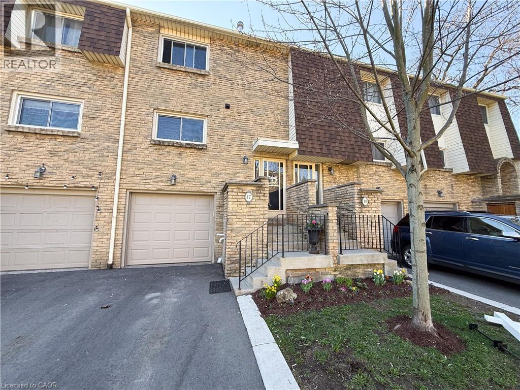 17 MELANIE Crescent Unit# 17, Waterdown, Ontario, L0R2H0 — Photo 3