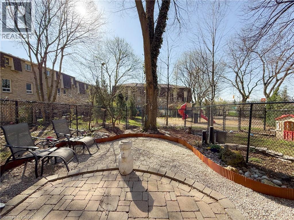 17 MELANIE Crescent Unit# 17, Waterdown, Ontario, L0R2H0 — Photo 32