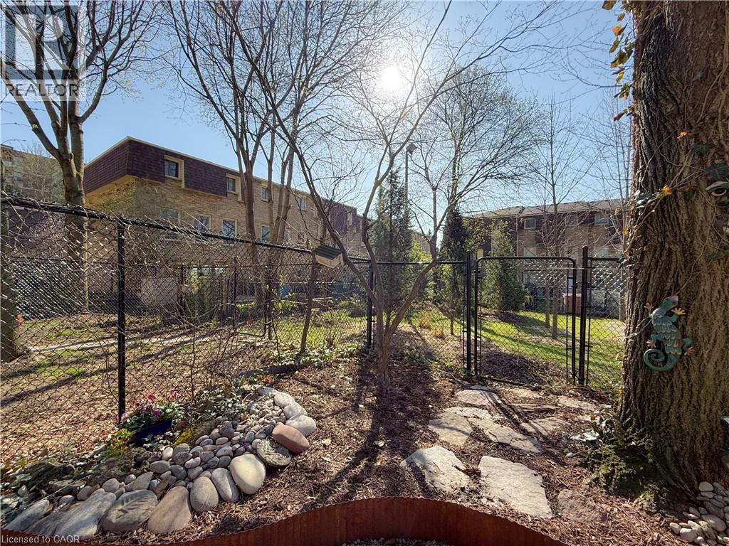 17 MELANIE Crescent Unit# 17, Waterdown, Ontario, L0R2H0 — Photo 35