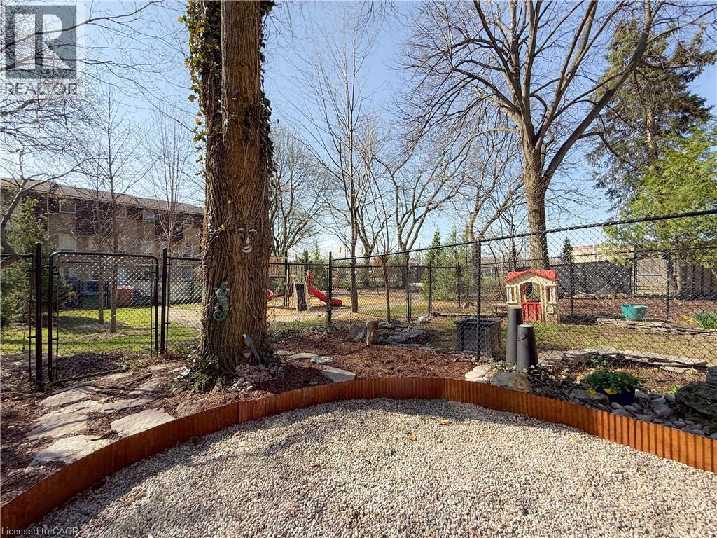 17 MELANIE Crescent Unit# 17, Waterdown, Ontario, L0R2H0 — Photo 36