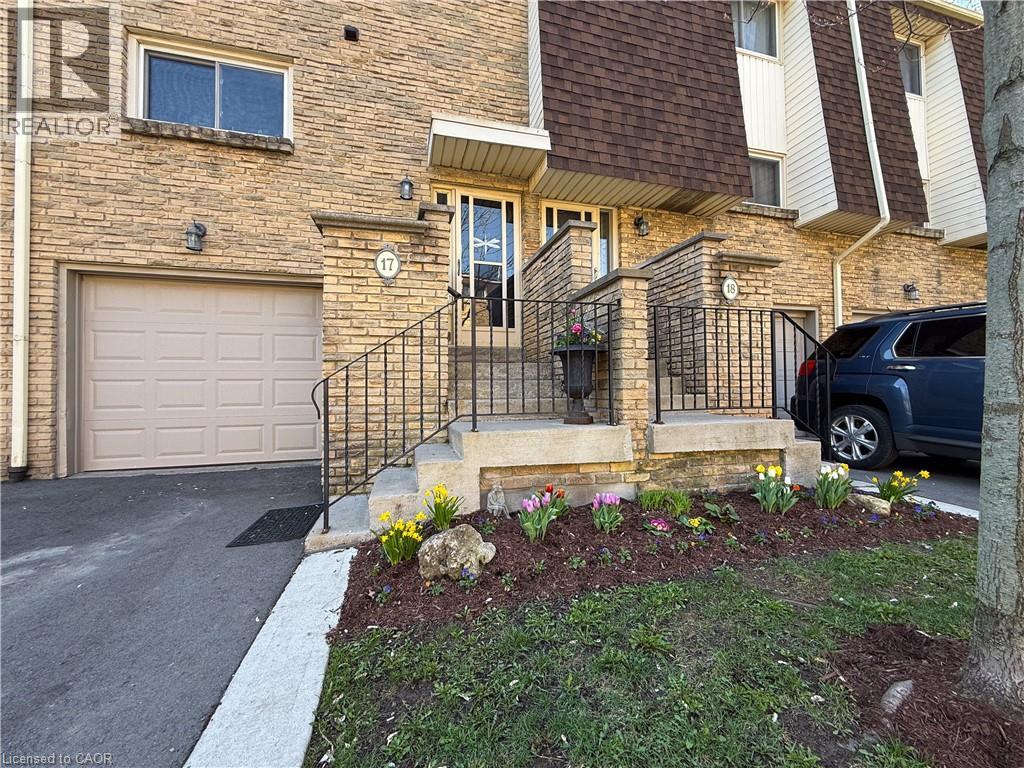 17 MELANIE Crescent Unit# 17, Waterdown, Ontario, L0R2H0 — Photo 4