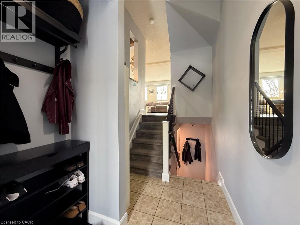 17 MELANIE Crescent Unit# 17, Waterdown, Ontario, L0R2H0 — Photo 7