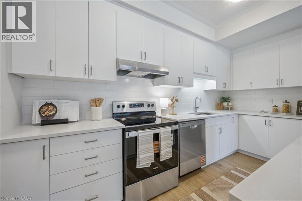 17 REVERIE Way, Kitchener, Ontario, N2E0K5 — Photo 3