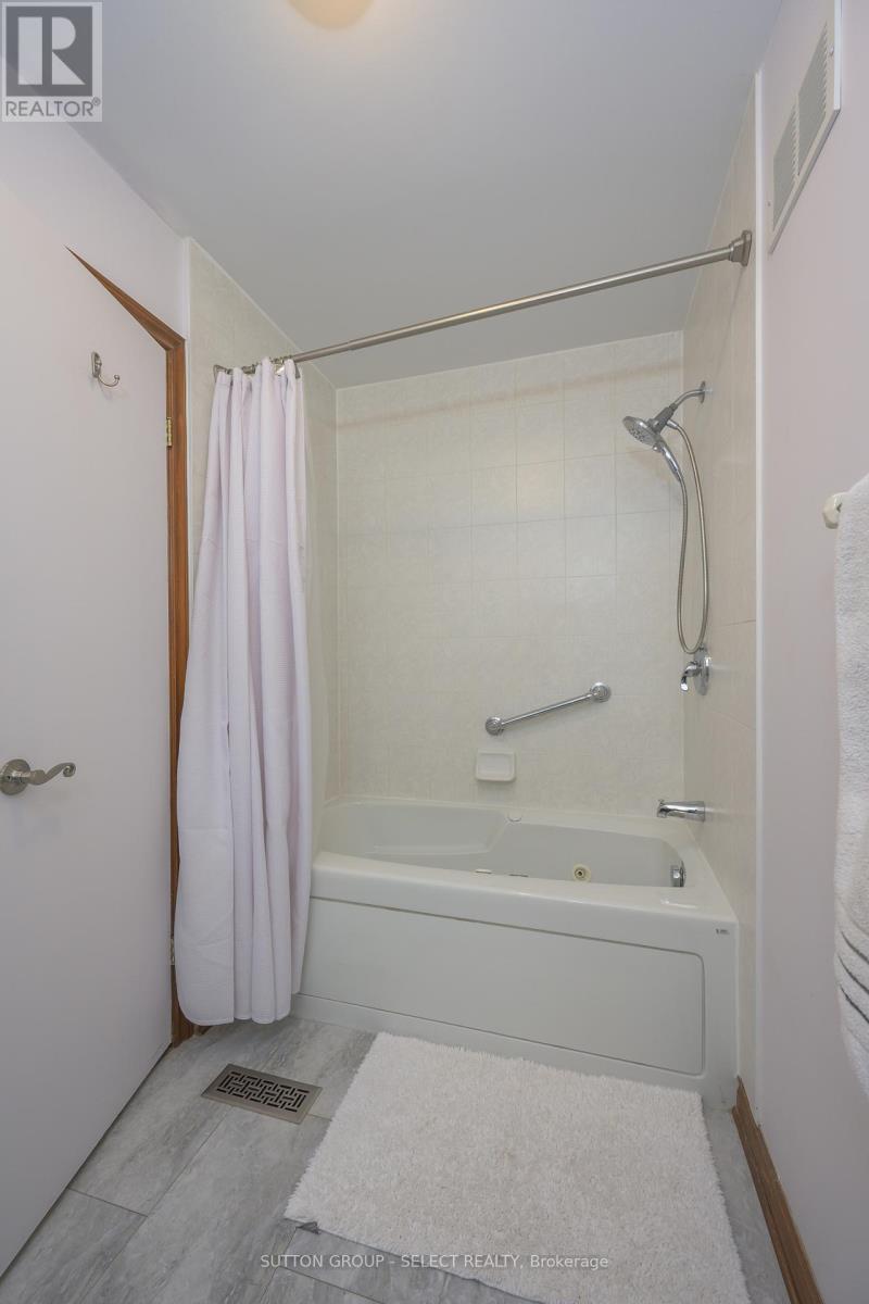 260 VILLAGE GREEN AVENUE, London South (South N), Ontario, N6J3Z6 — Photo 18