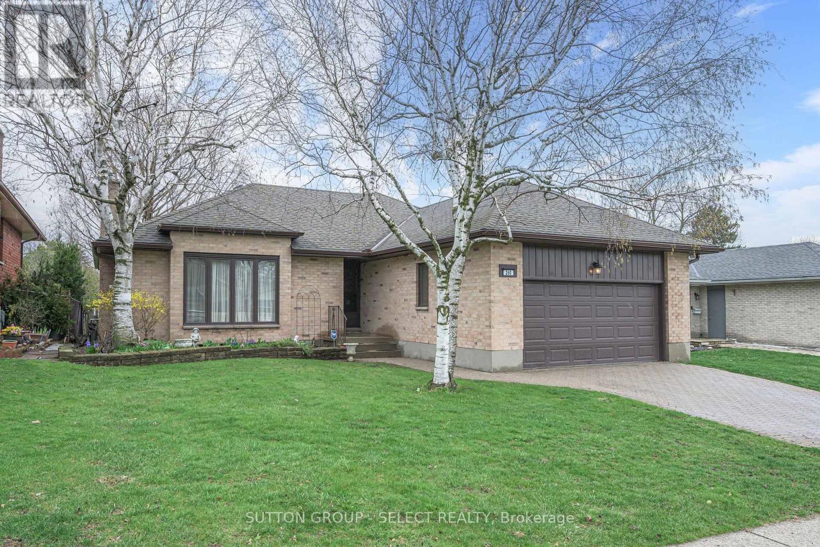 260 VILLAGE GREEN AVENUE, London South (South N), Ontario, N6J3Z6 — Photo 2